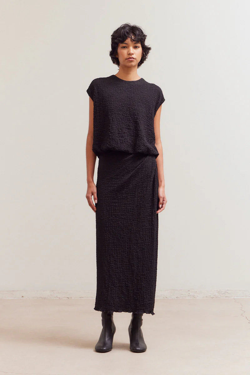 Black Sleeveless Puffy Top