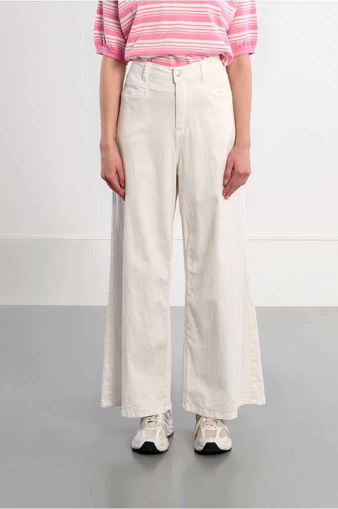 White Wide, flared jeans